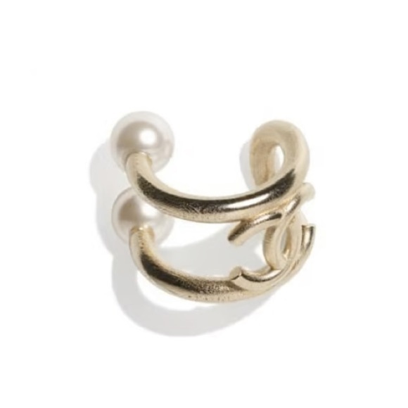 LOWEST! CHANEL Pearl Cuff Earring - Picture 4 of 7